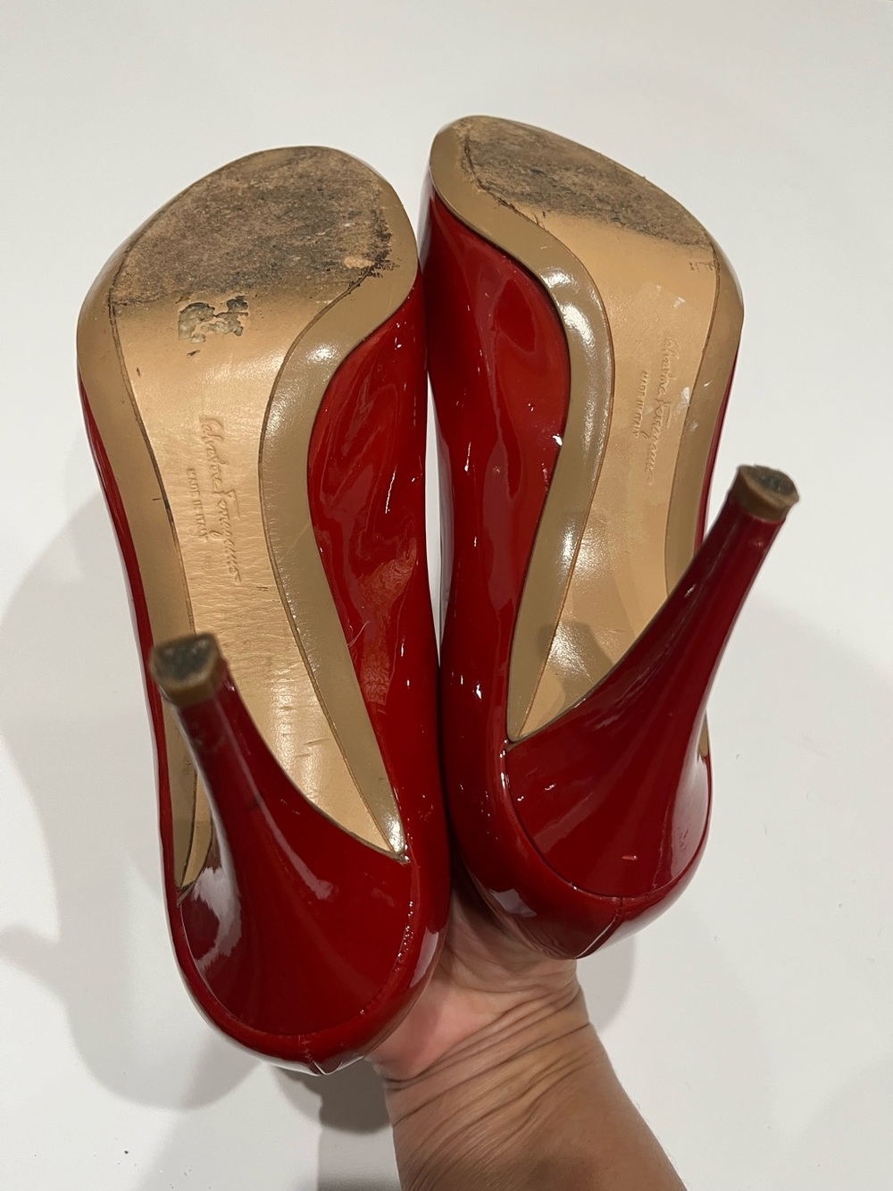 Salvatore Ferragamo Red Patent Leather‎ Round-Toe Pumps Sz. 8 - Picture 4 of 6